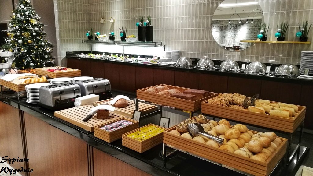 Hilton Gdańsk - bufet śniadaniowy
