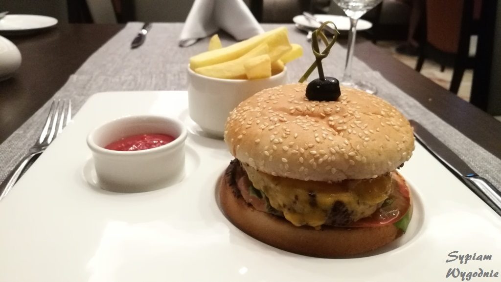 DoubleTree by Hilton Warsaw - burger