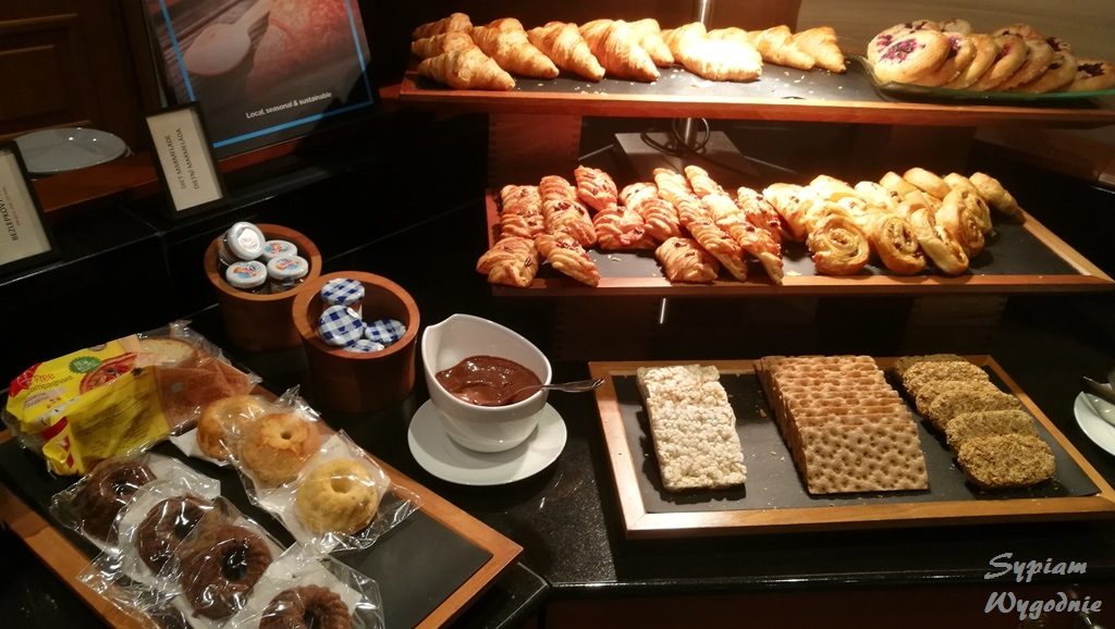 Executive louge w Hilton Prague - śniadanie