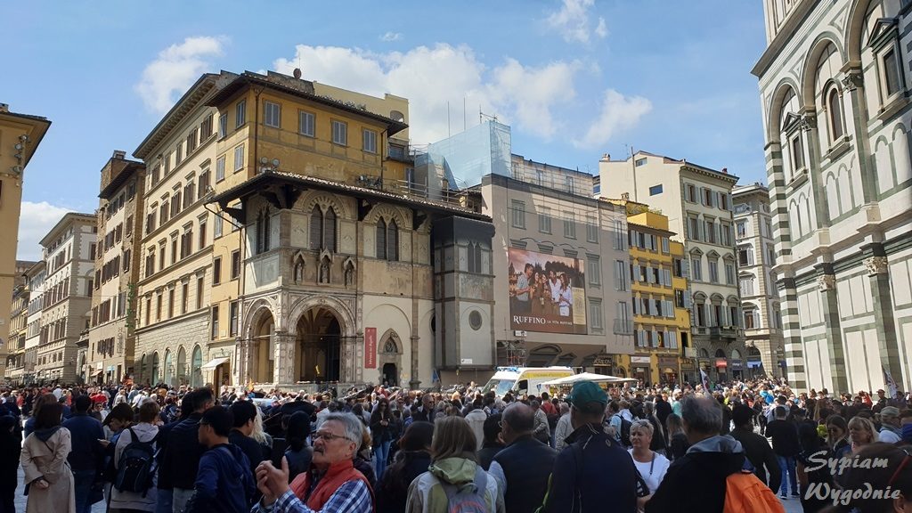 Florencja - zwiedzanie - tłumy przy Katedrze